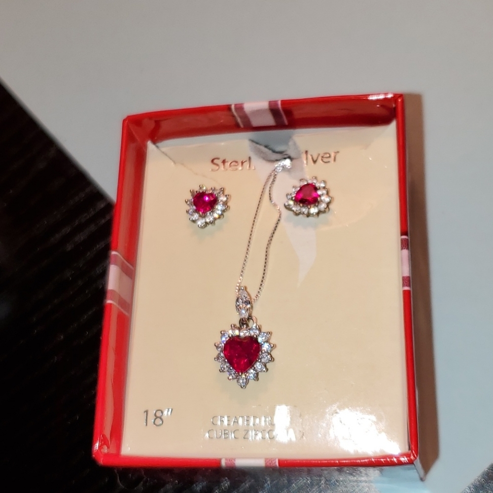 Women or girls Necklace NEW